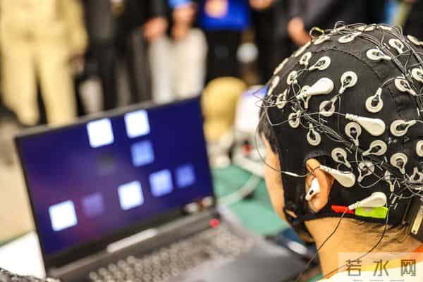 国内首次大规模多赛道脑机接口竞技赛在沪举行，参赛队员平均年龄仅25岁