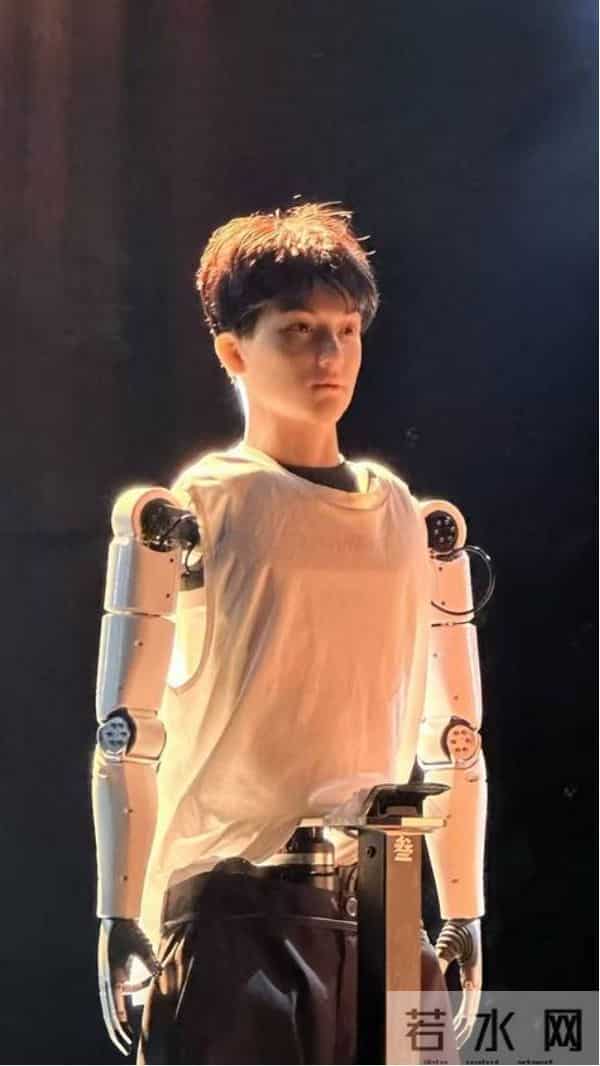 中国招收机器人攻读戏剧博士