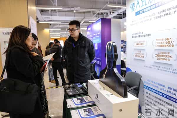 国内首次大规模多赛道脑机接口竞技赛在沪举行，参赛队员平均年龄仅25岁