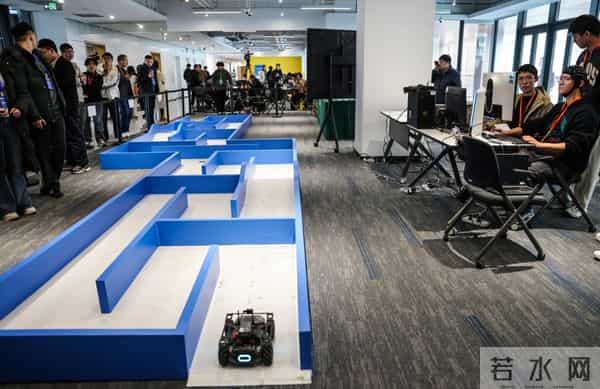 国内首次大规模多赛道脑机接口竞技赛在沪举行，参赛队员平均年龄仅25岁