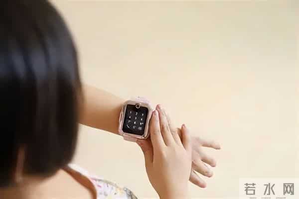 儿童手表代替手机,化身青少年社交硬通货