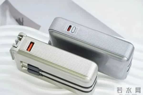 对不起，我把你未来的充电宝提前发明了……