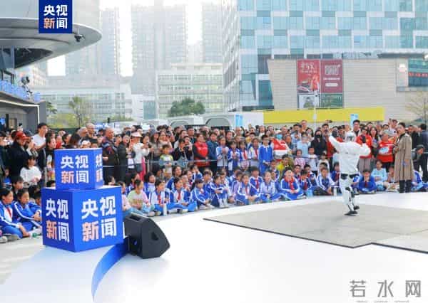 总台举办机器人互动展演,线上线下共掀智造浪潮