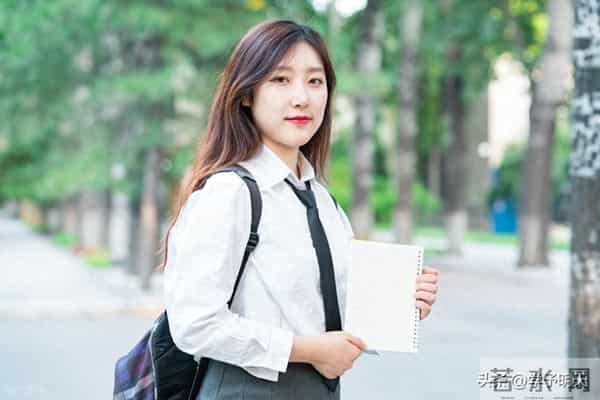 AI实战派“双非”高校：南邮、杭电领跑，这里毕业是“抢手货”！