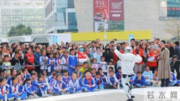 总台举办机器人互动展演,线上线下共掀智造浪潮