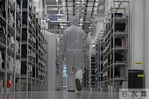 荷兰经济大臣取消访华,继续在议会嘴硬:没通知中美欧不后悔