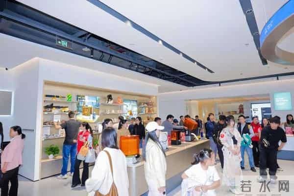 创想三维旗舰店开业:行业卷到线下了