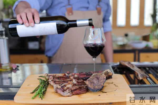 中法北京谈完，马克龙启程下一站，临走通告全球，日本怕啥来啥