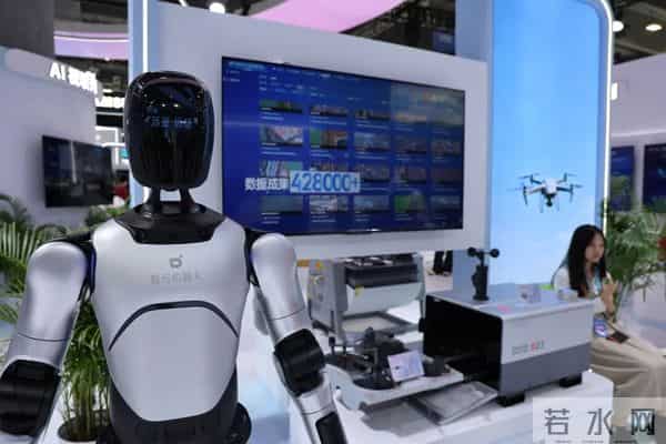 中国电信AI潜入千万终端：AI反诈守护老人，卫星手机降至2000元