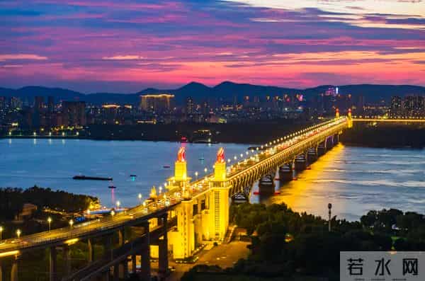 不拆南京长江大桥，3.5万吨大船能常年直达武汉吗？航道水深不足