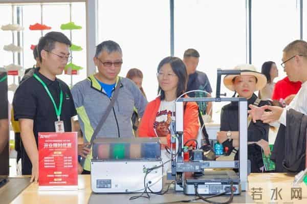 创想三维旗舰店开业:行业卷到线下了