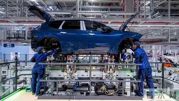 荷兰经济大臣取消访华,继续在议会嘴硬:没通知中美欧不后悔