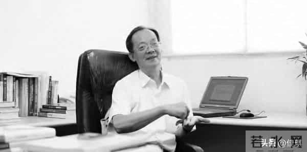 他亲手擦掉院士头衔，只留下“王老师”