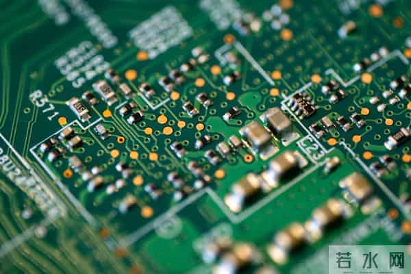 中法北京谈完，马克龙启程下一站，临走通告全球，日本怕啥来啥