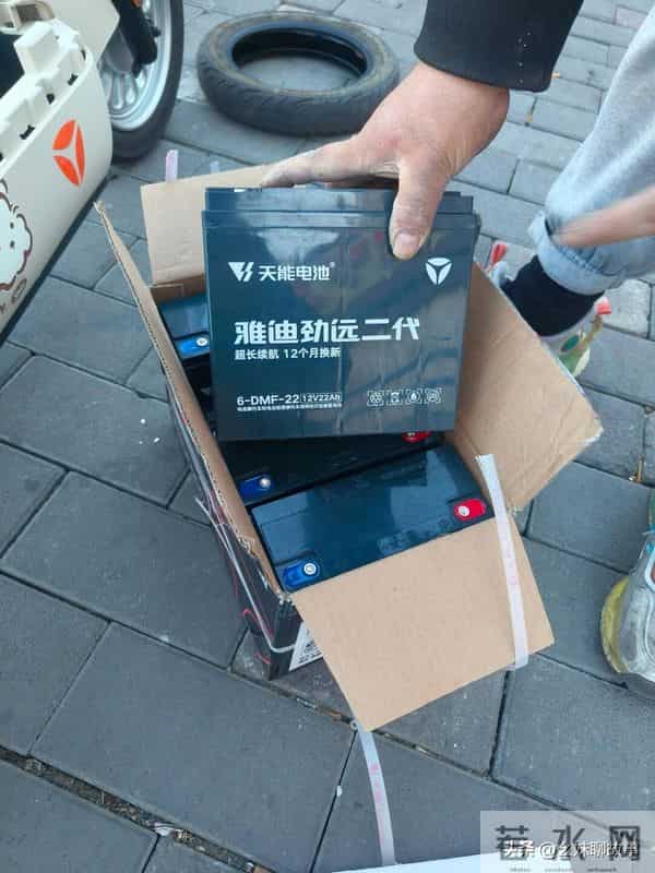 雅迪C09新国标上市宝妈通勤党狂喜合规带娃、一周一充换车不纠结