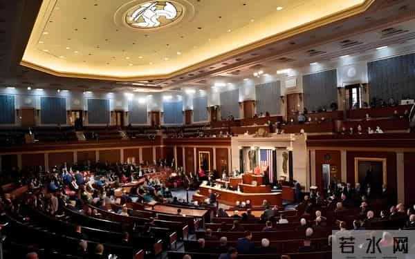 任正非话音刚落！美议员在美国会提议，拒绝中国使用美国AI芯片