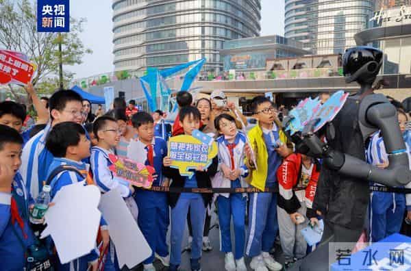 总台举办机器人互动展演,线上线下共掀智造浪潮