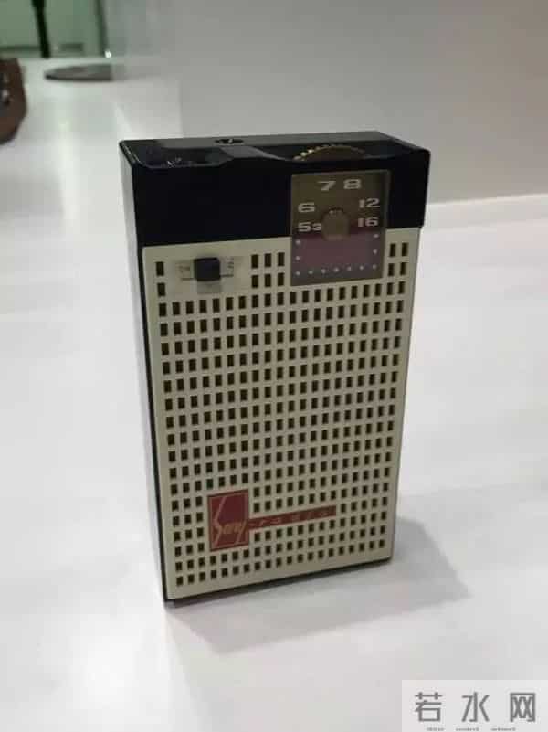 美国经济专家:芯片就如同盖房子,没有第一层,你不可能直接盖