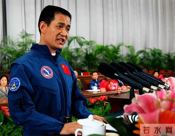 聂海胜退休生活曝光，他的几个新身份，比飞天时还惊艳！