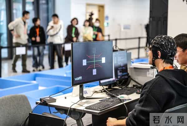 国内首次大规模多赛道脑机接口竞技赛在沪举行，参赛队员平均年龄仅25岁