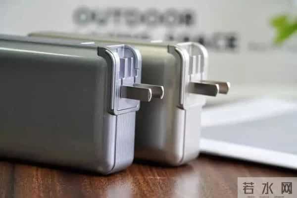 对不起，我把你未来的充电宝提前发明了……