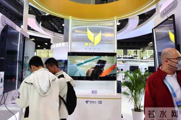 中国电信AI潜入千万终端：AI反诈守护老人，卫星手机降至2000元