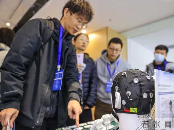 国内首次大规模多赛道脑机接口竞技赛在沪举行，参赛队员平均年龄仅25岁