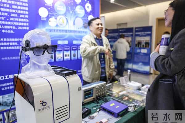 国内首次大规模多赛道脑机接口竞技赛在沪举行，参赛队员平均年龄仅25岁