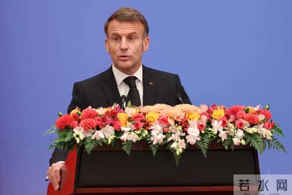 中法北京谈完，马克龙启程下一站，临走通告全球，日本怕啥来啥