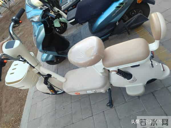 雅迪C09新国标上市宝妈通勤党狂喜合规带娃、一周一充换车不纠结