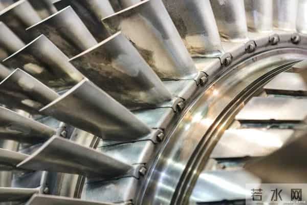 中国小伙立下大功，成功破解西方发动机绝密技术，国家奖励800万