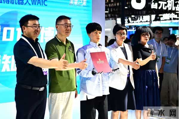 中国招收机器人攻读戏剧博士