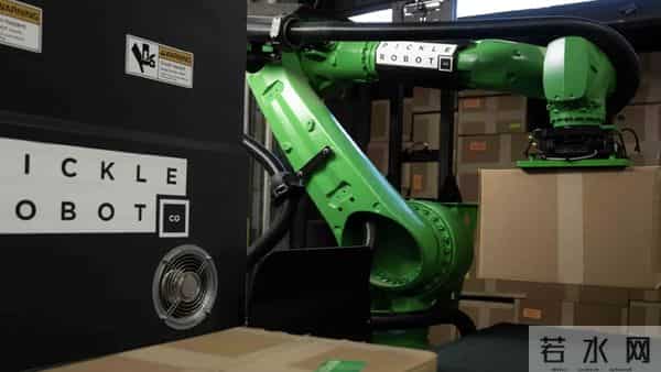 单臂机器人加持生成式AI技术，极端高温下每小时卸载1500个箱子