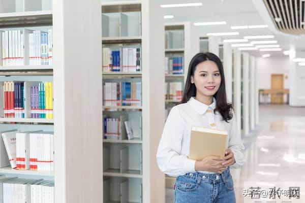 AI实战派“双非”高校：南邮、杭电领跑，这里毕业是“抢手货”！