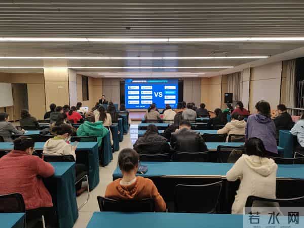 最近夜校很火爆，我去参加学习Ai智能体在工作场景的应用。很实用