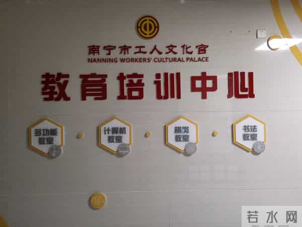 最近夜校很火爆，我去参加学习Ai智能体在工作场景的应用。很实用