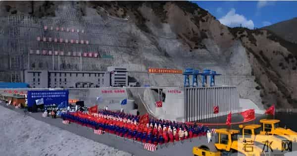 中国攻克世界级难题?1.2万亿引爆西藏经济,领先世界半个世纪