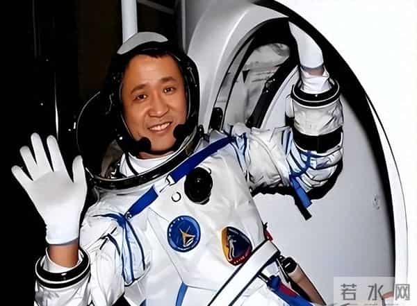 聂海胜退休生活曝光，他的几个新身份，比飞天时还惊艳！