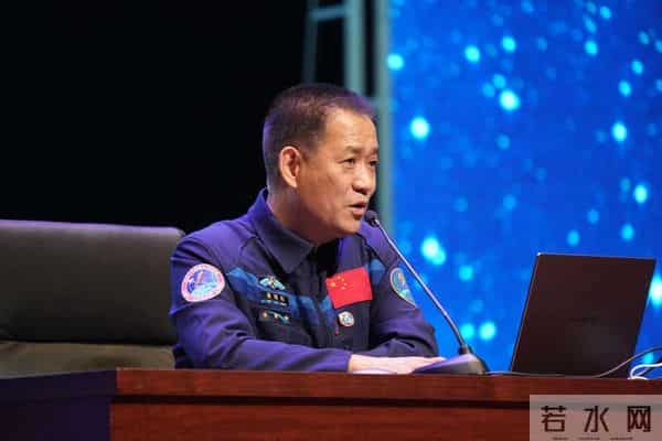 聂海胜退休生活曝光，他的几个新身份，比飞天时还惊艳！