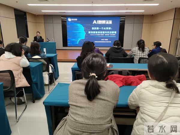 最近夜校很火爆，我去参加学习Ai智能体在工作场景的应用。很实用