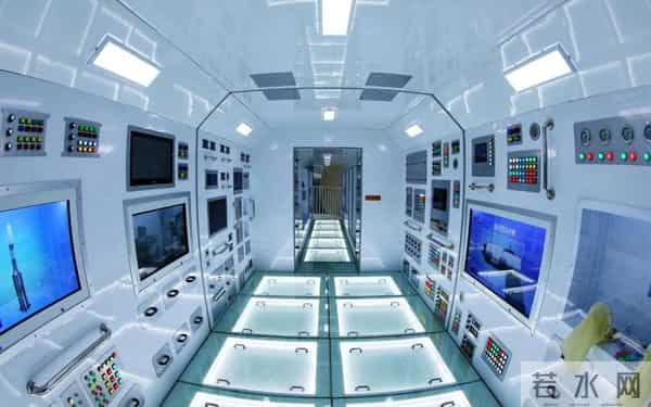 中法北京谈完，马克龙启程下一站，临走通告全球，日本怕啥来啥