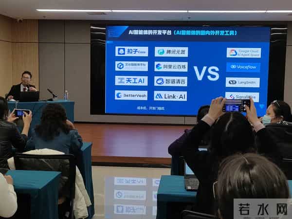 最近夜校很火爆，我去参加学习Ai智能体在工作场景的应用。很实用