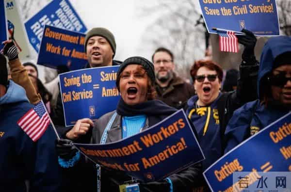 特朗普开始豪赌，举全国之力发展AI，想抄中国作业，却没那个实力