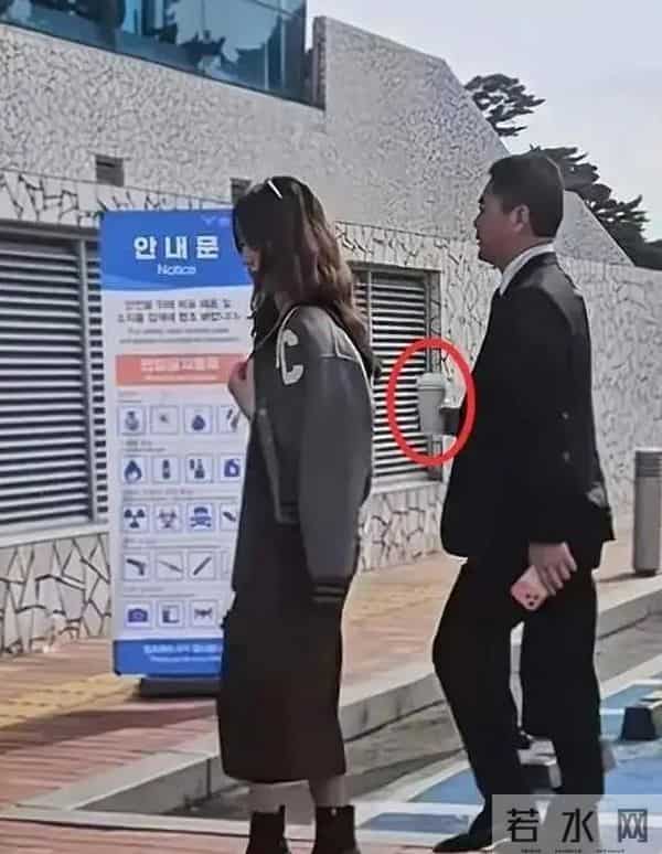 章泽天也没想到，父母仅用一个举动，就让儿子刘强东实现口碑暴涨