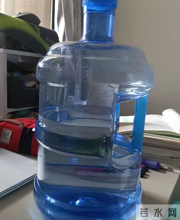 小区里的“自助售水机”，里面的水可以放心喝吗？内行人说出实情