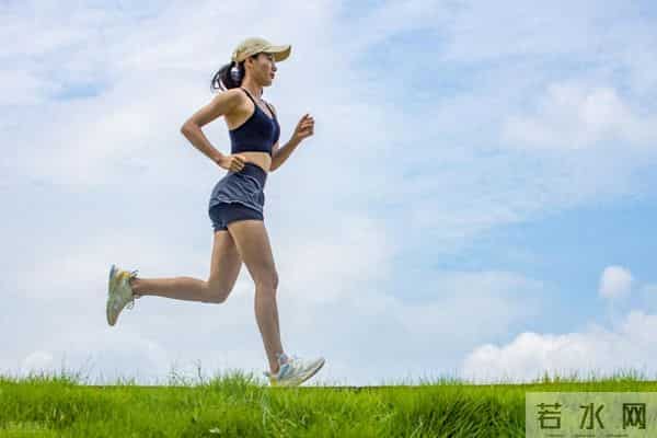 掠夺肿瘤的“口粮”:耶鲁新研究揭示运动通过代谢重编程抑制癌症