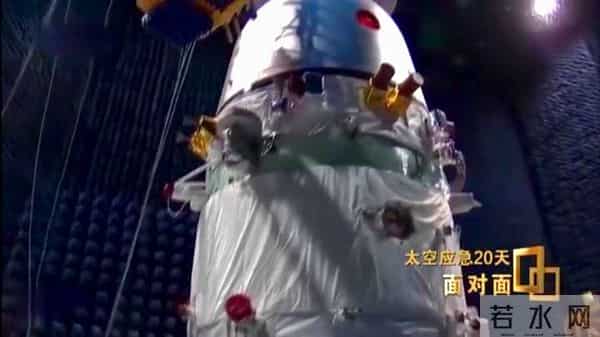 舷窗玻璃被贯穿，撞痕为三角形！神舟二十号飞船撞击情况首次披露