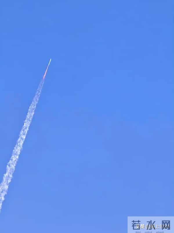 历史性一步：中国商业航天可重复使用火箭朱雀三号成功首飞入轨
