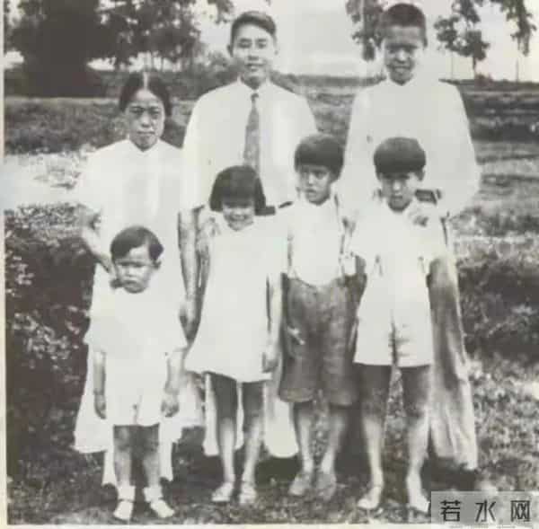 杨振宁书香门第，李政道来自商人家庭，两位夫人现身诺奖非常耀眼