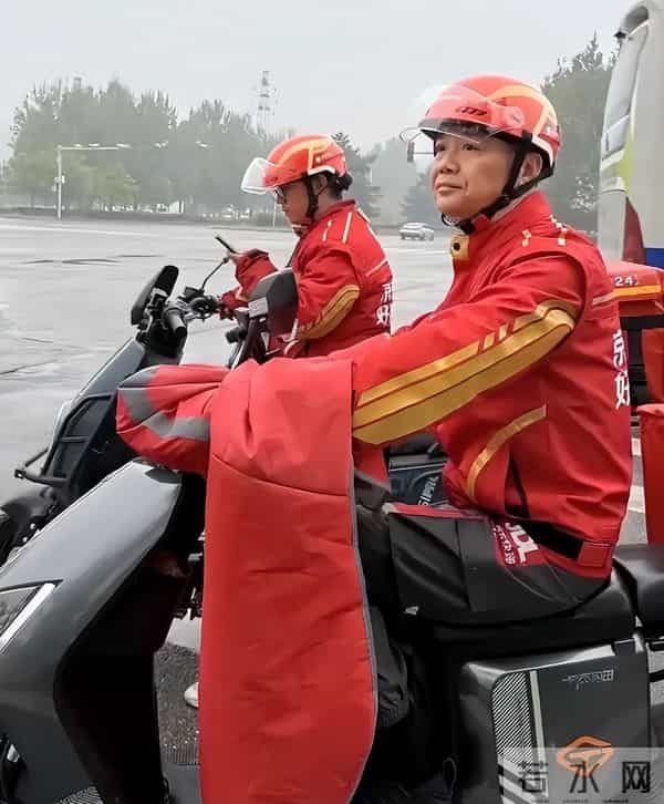 章泽天也没想到，父母仅用一个举动，就让儿子刘强东实现口碑暴涨